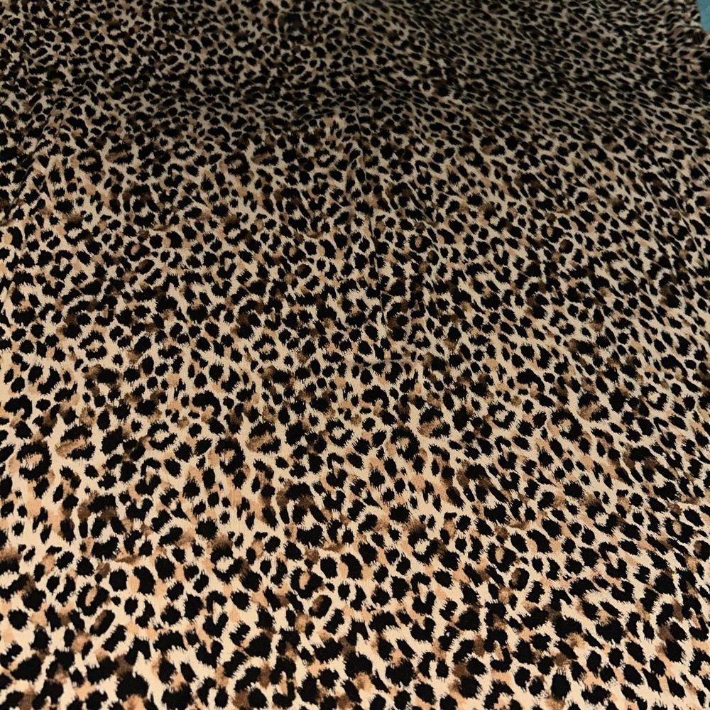 Old Navy leopard print cap Sleeve Blouse - Picture 4 of 4